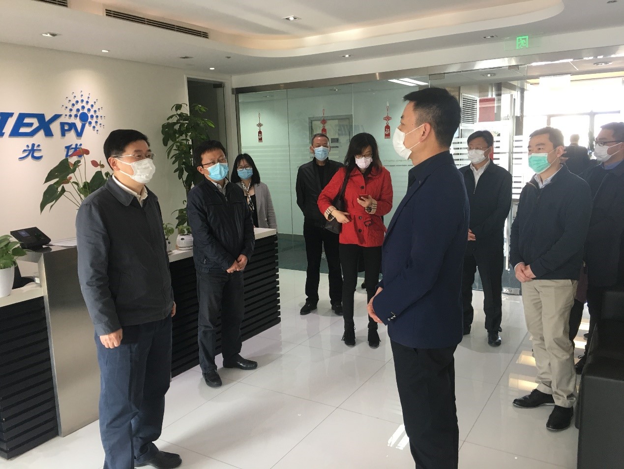 上海市靜安區(qū)區(qū)長(zhǎng)于勇一行視察調(diào)研展宇光伏復(fù)工復(fù)產(chǎn)情況